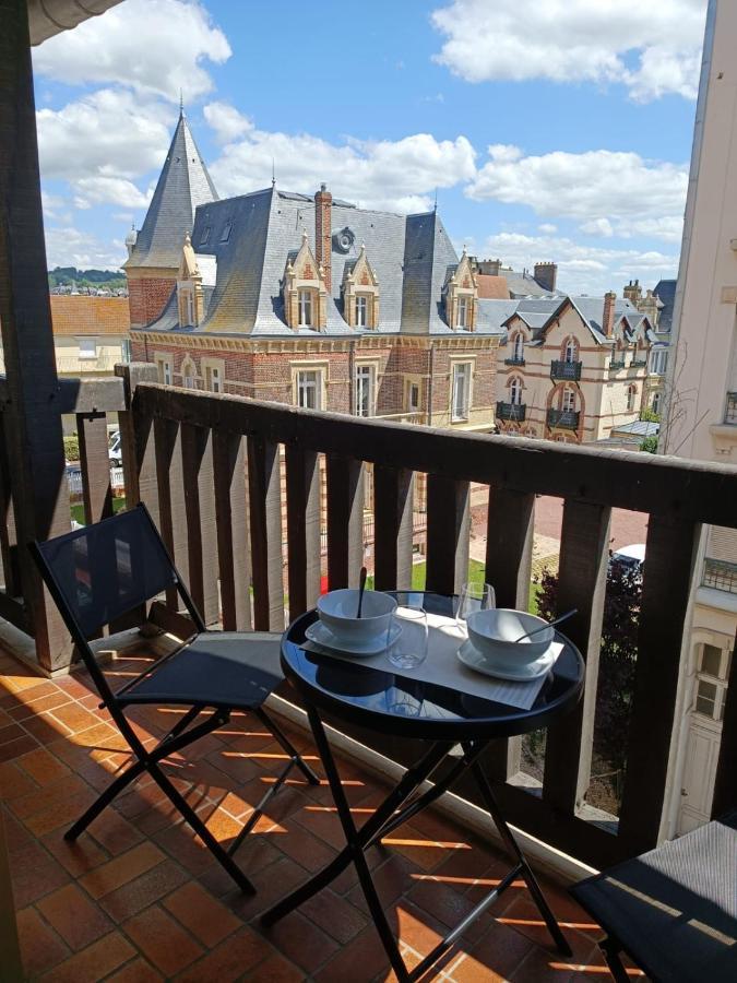 Grand Studio Hyper Centre Avec Balcon Tout Refait Mars 2025 Deauville Exterior foto